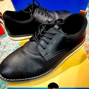 Thereabouts black dress shoe big kid boys or men’s.  Worn once. Like new.